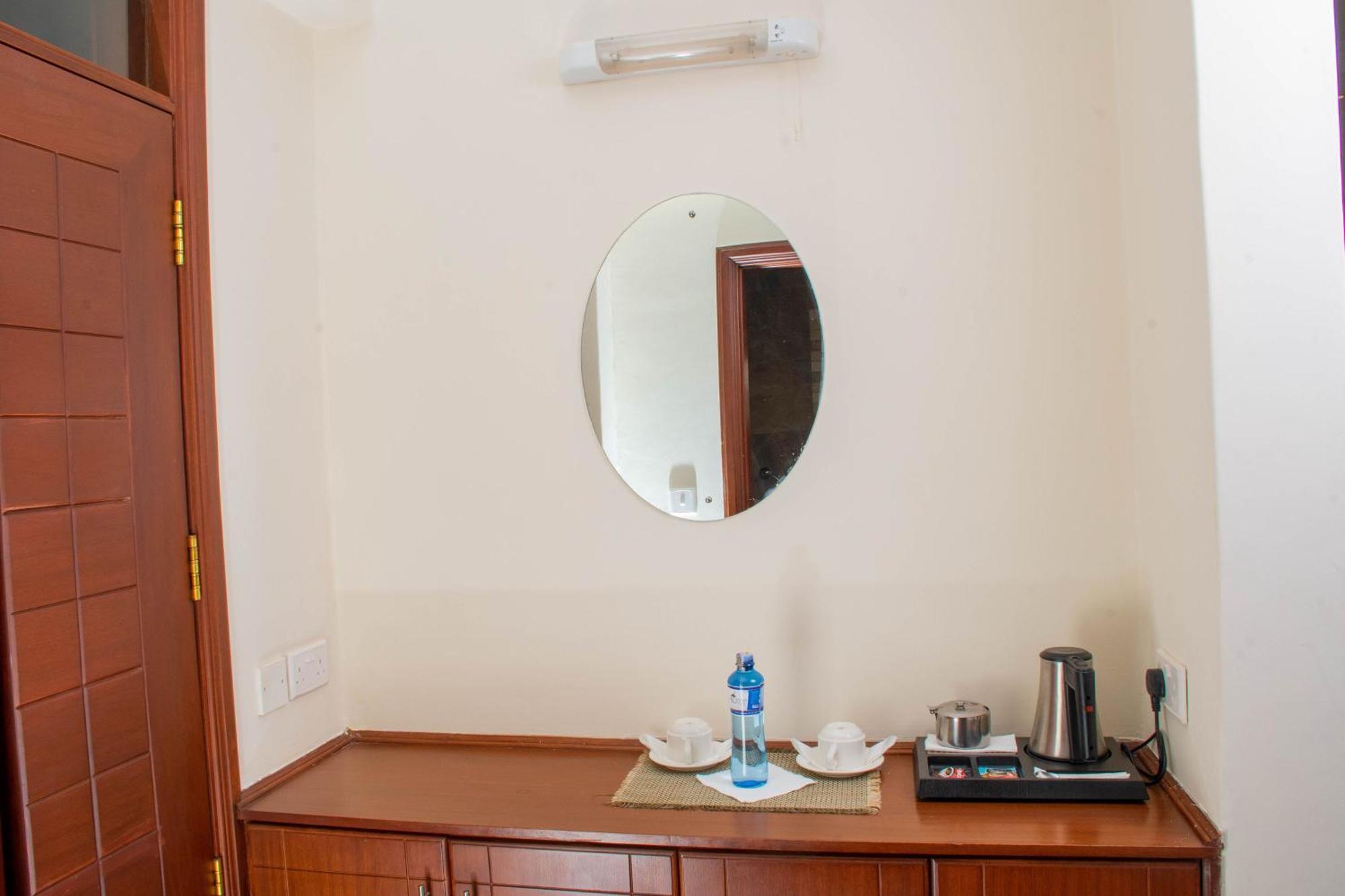 Cranes Suites Hotel Kitale Esterno foto